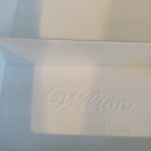 Wilton 3 in 1 Rectangular Cake Carrier - Picture 9 of 9